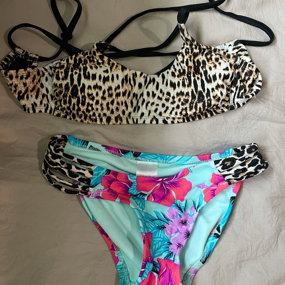 Bikini - Picture 3 of 6